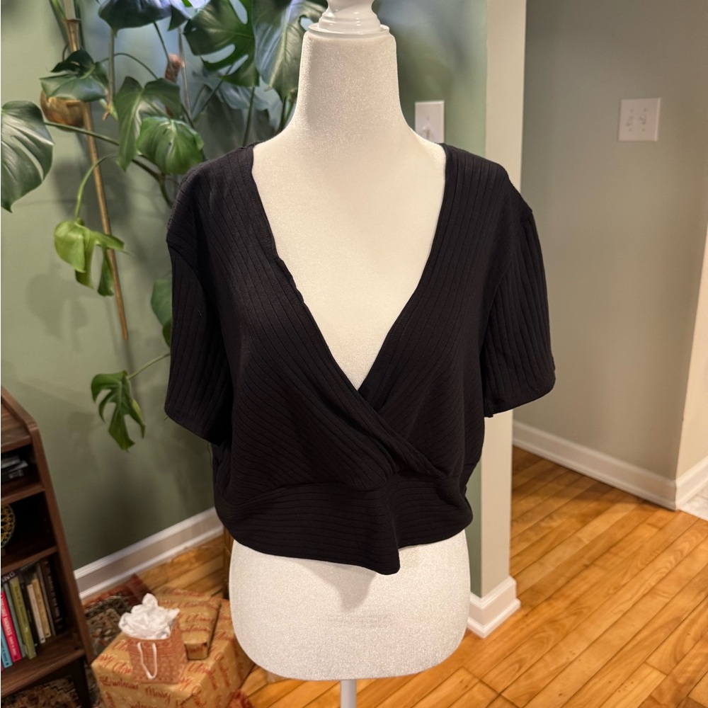 SHEIN Black Ribbed V Neck Crop Top